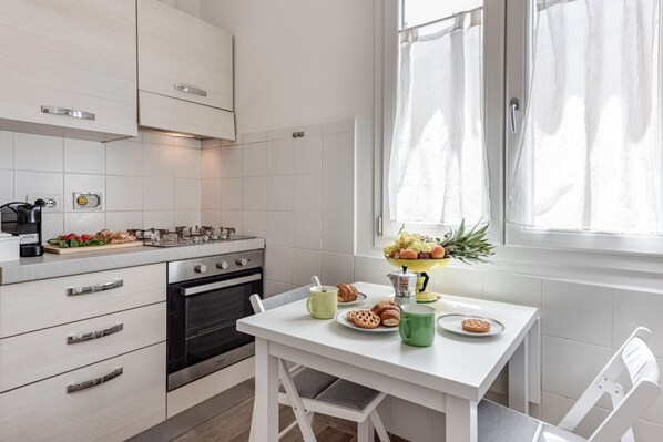 Fridge, microwave, oven, stovetop