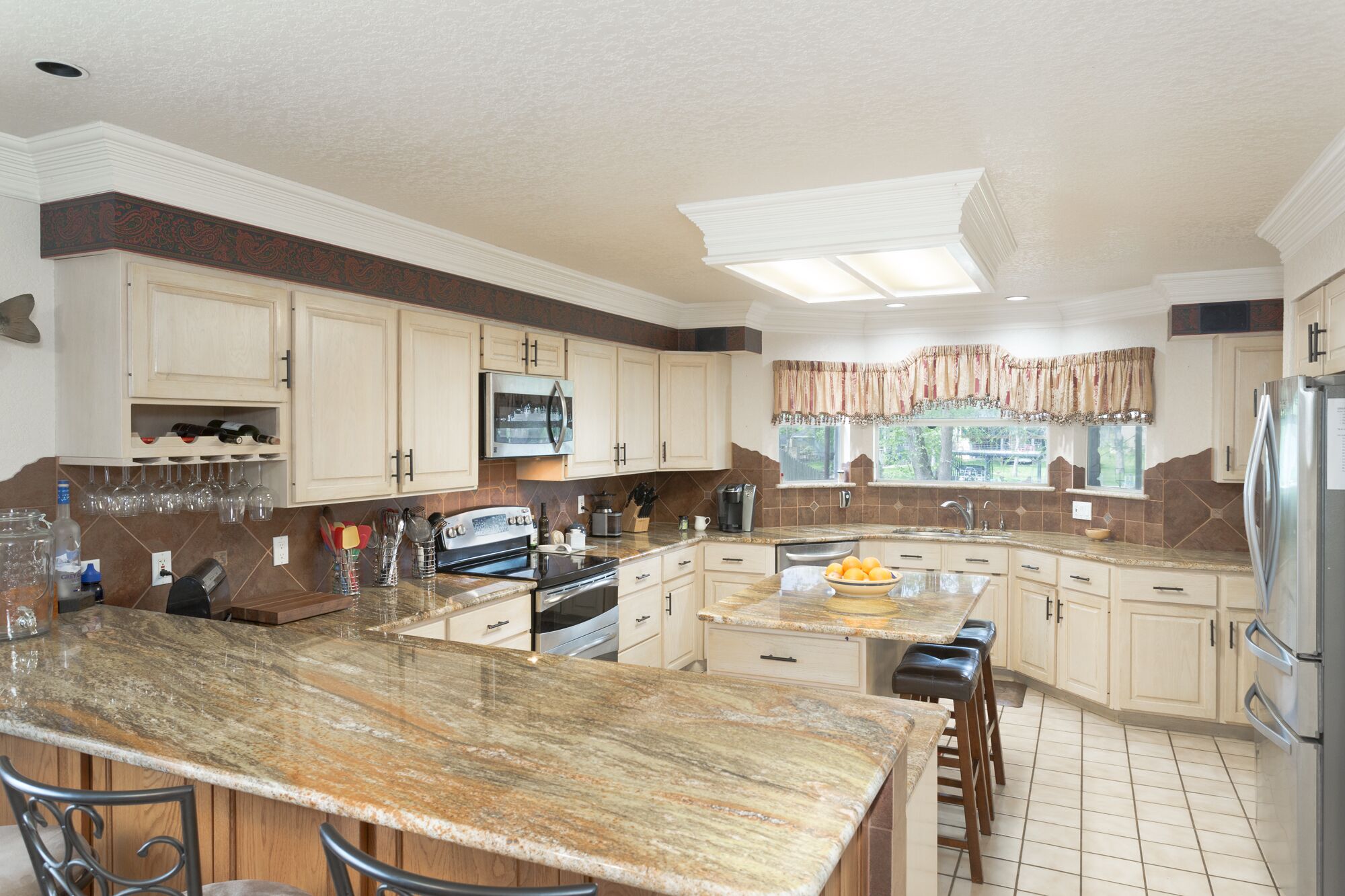 NEW LAKEFRONT! "Lake Daze Dunlap" - minutes from downtown NB, bring the family!