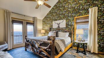 4 bedrooms, desk, iron/ironing board, WiFi (free)