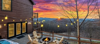 Modern cabin w/ loaded game room, hot tub, stunning views!