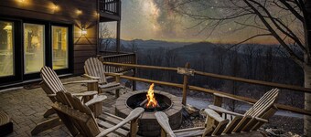 Private Sunset-view Cabin • Dog-friendly • Sauna • Hot Tub • Epic Game Room