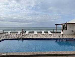 Outdoor pool - Lovely 3 Bedroom Ocean View Condo in the heart of Manta <br><br> (Manta)