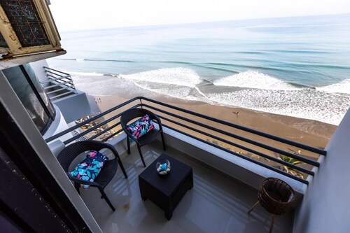 Lovely 3 Bedroom Ocean View Condo in the heart of Manta <br><br>