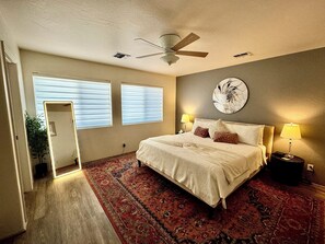 3 habitaciones, escritorio, tabla de planchar con plancha y wifi gratis 