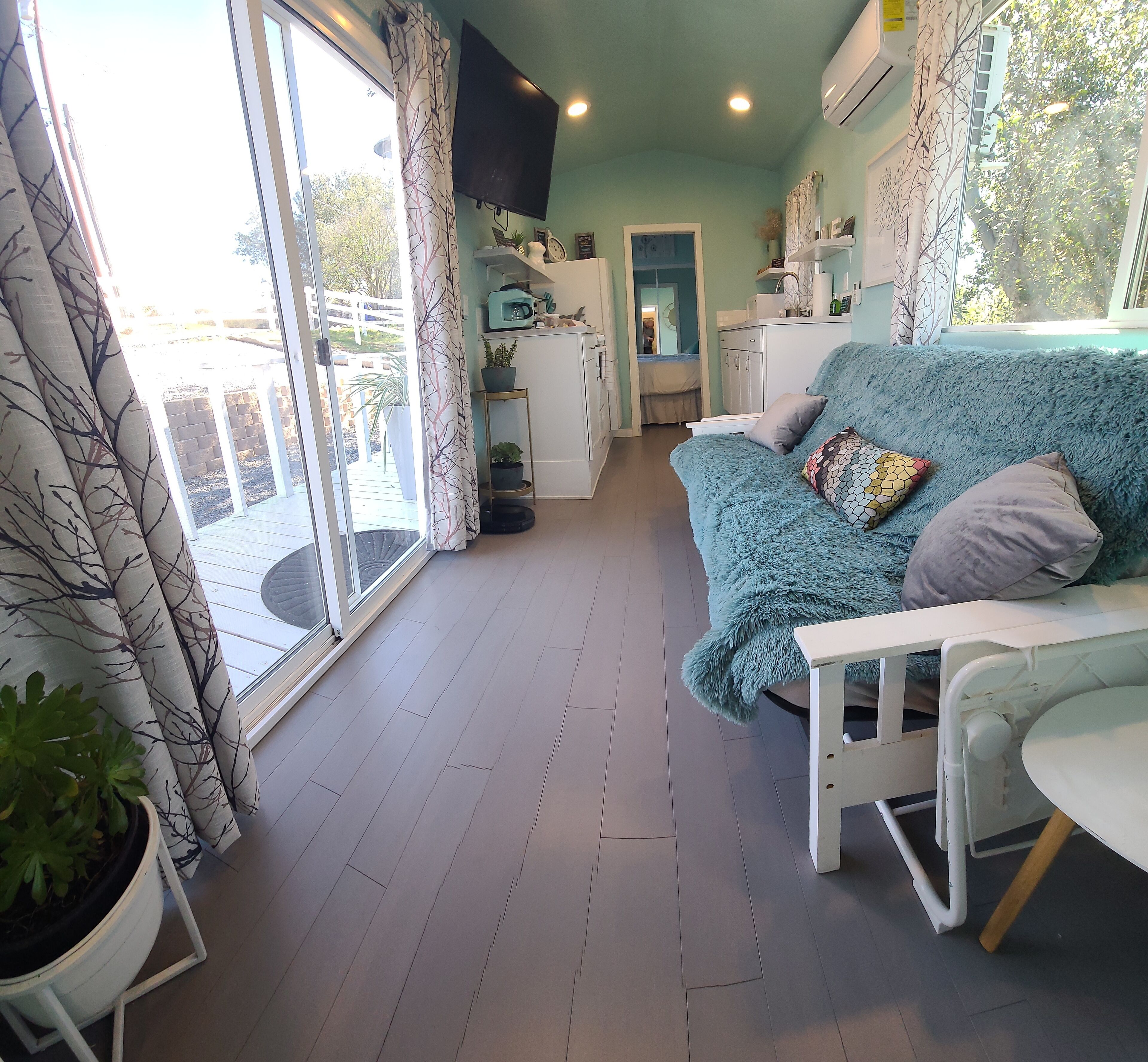 Tiny Home in Bulldog Paradise with free puppy love ❤️