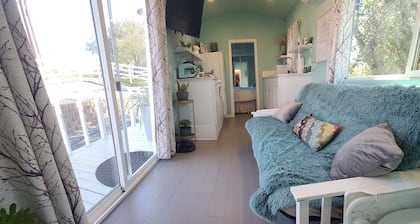 Tiny Home in Bulldog Paradise with free puppy love ❤️