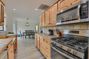 Enjoy cooking in this well-equipped kitchen with a gas stove and microwave.