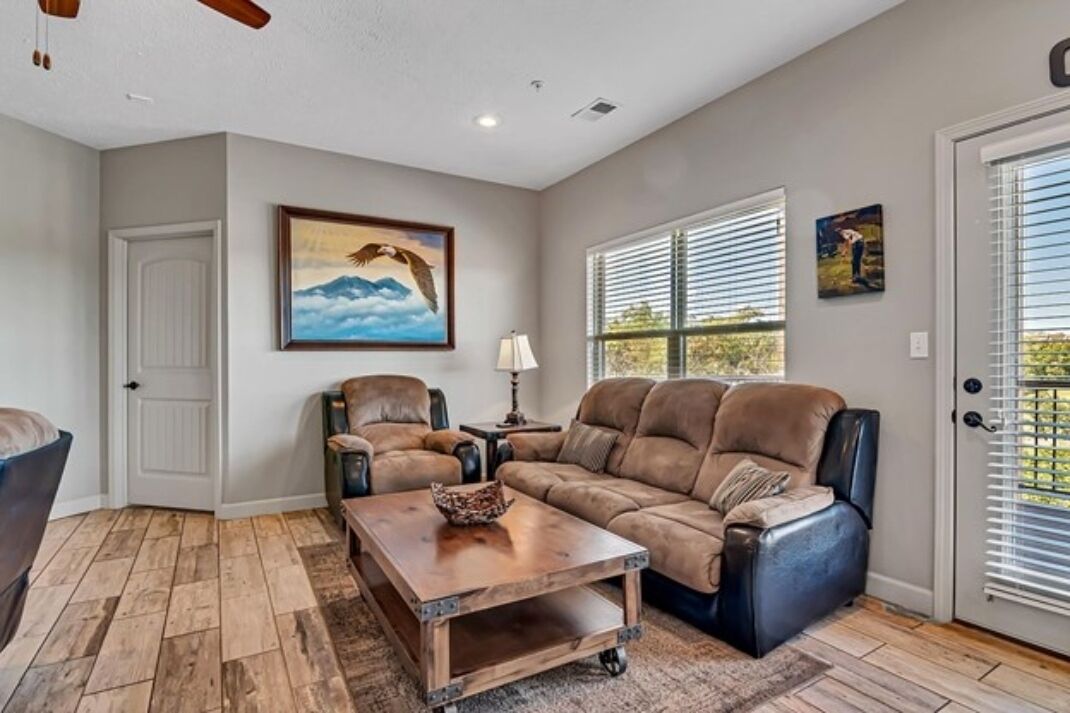 DogLeg Retreat - 5 min to SDC/strip! pools, golf & more