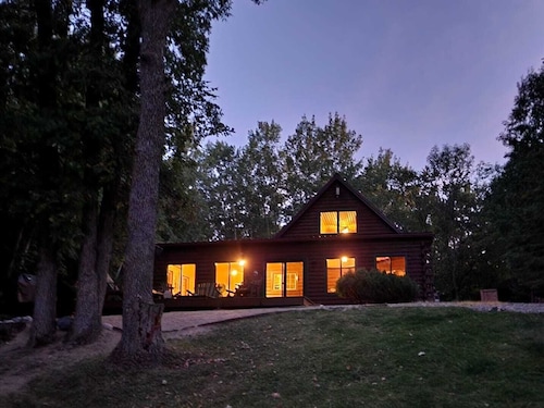 Buffalo Lake Cabin I Private Beach l Detroit Lakes l Pet Friendly