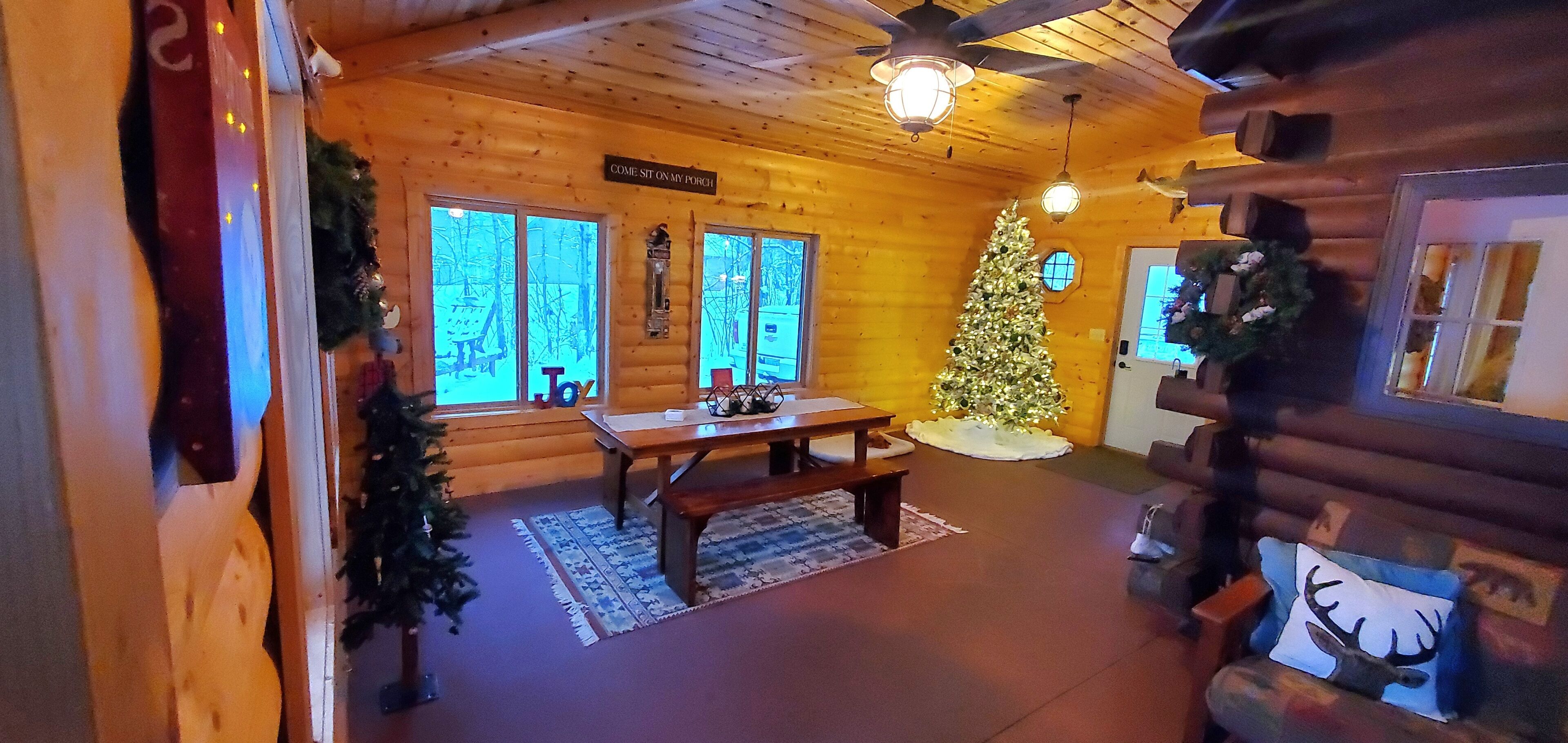 Fall Colors and Holiday Lake Cabin Fun - On snowmobile trail - Pets OK