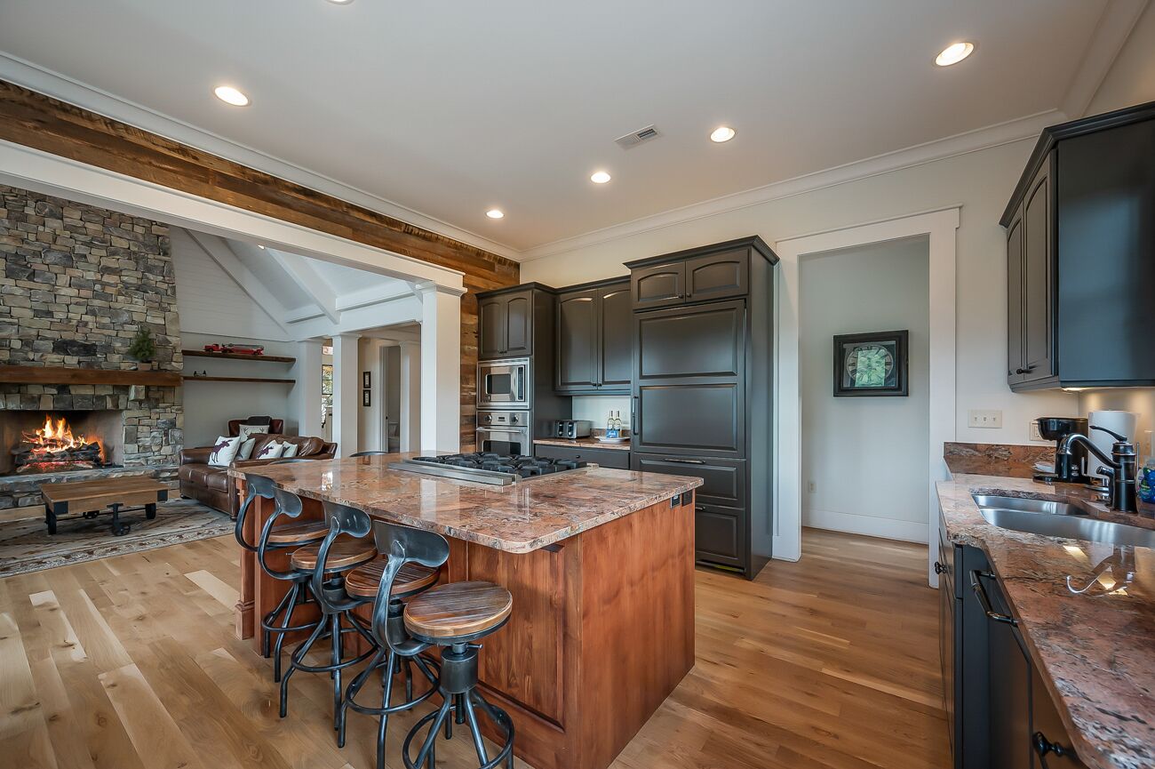 Escape at Bright's Creek Reserve: Large 5 BR Home w/ Mountain Views and Private Pool!