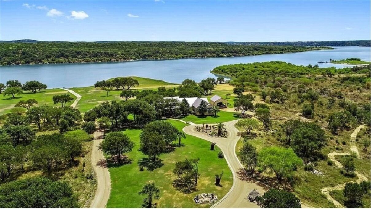 Lake Travis Private BOAT DOCK - Spacious 4-Bedroom Lakeside on 55 Acres