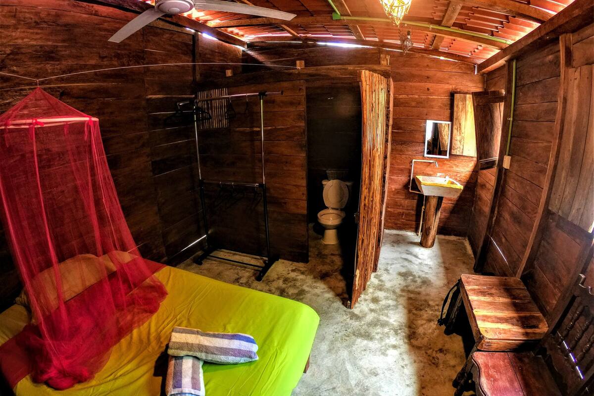 Cabaña clásica | Muebles diferentes, tabla de planchar con plancha y wifi gratis