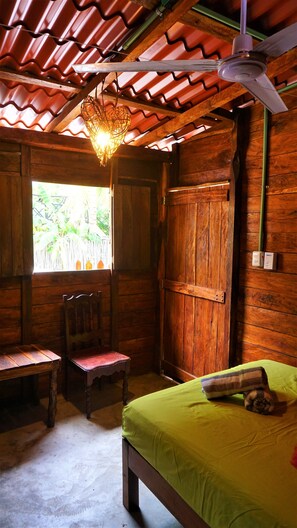 Cabaña clásica | Muebles diferentes, tabla de planchar con plancha y wifi gratis