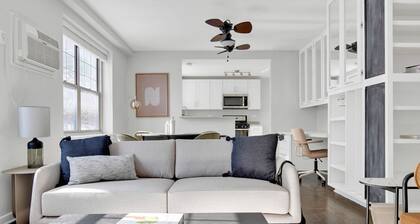 Sunny Evanston 2BR, 1 mile from Northwestern campus, by Blueground