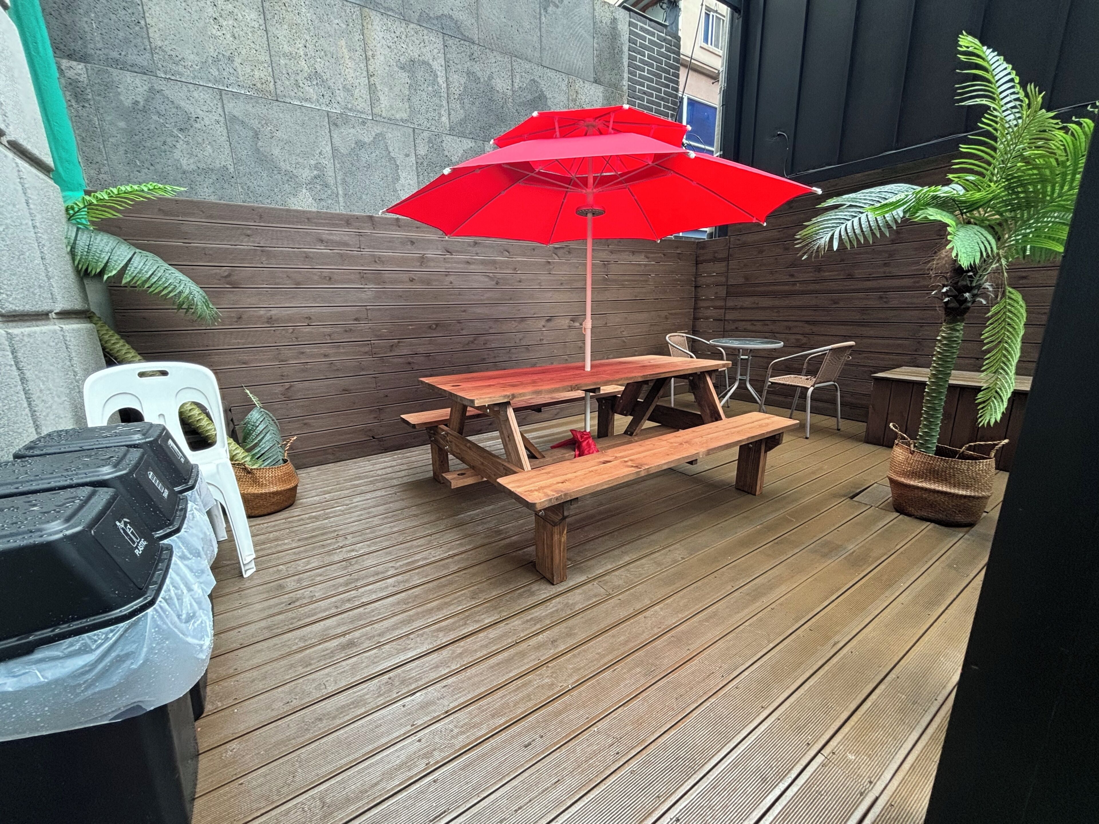 Outdoor dining