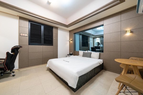 1 bedroom, free WiFi, bed sheets