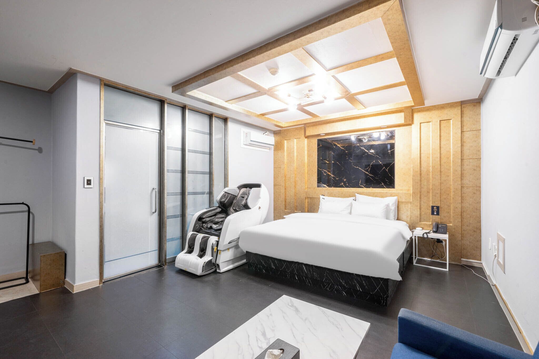 Classic Suite | 1 bedroom, free WiFi, bed sheets
