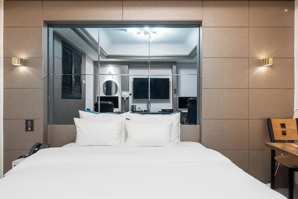 Habitación empresarial doble | 1 habitación, wifi gratis y ropa de cama
