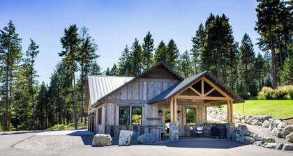 Beautiful Lakeside Suite overlooking Flathead Lake and Swan Mountain Range