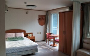 Room (Deluxe room (condo)) | 1 bedroom, free WiFi, bed sheets - Yangyang Galcheon Family Resort (Yangyang)