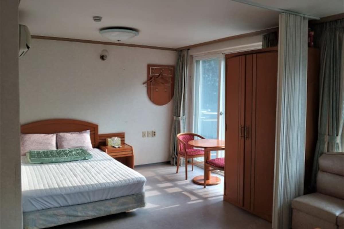 1 bedroom, WiFi (free), bed sheets