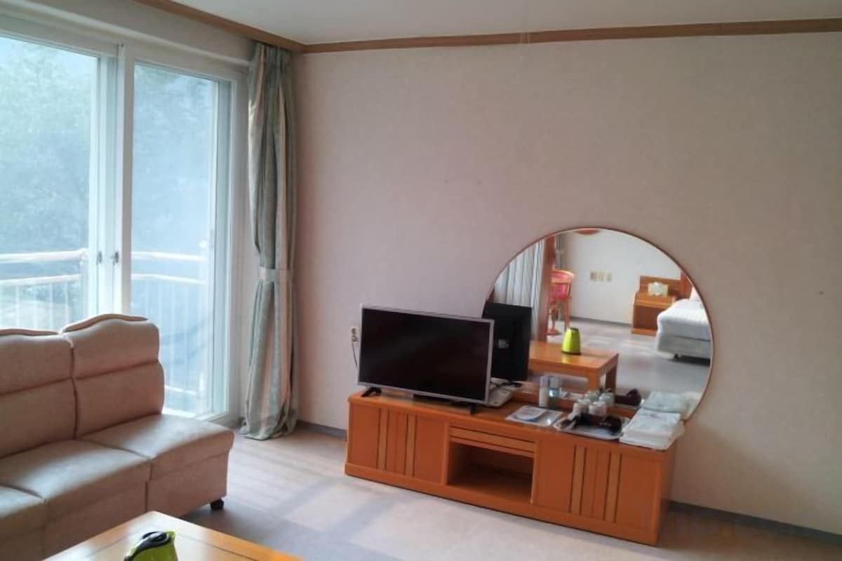 Living area | TV
