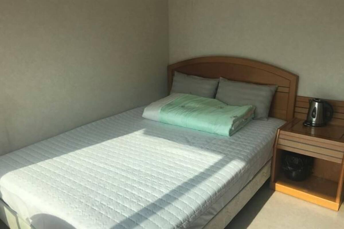 1 bedroom, WiFi (free), bed sheets