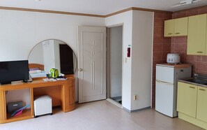 Room (Deluxe room (condo)) | 1 bedroom, free WiFi, bed sheets - Yangyang Galcheon Family Resort (Yangyang)