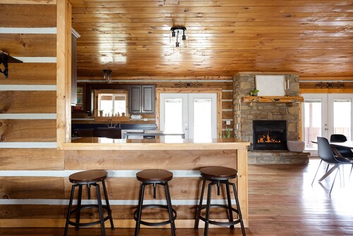 3 min to BCSP+Hot Tub+Fire Pit+Swing Set+Games+Pet Friendly!