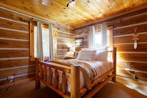 3 habitaciones, escritorio y tabla de planchar con plancha 