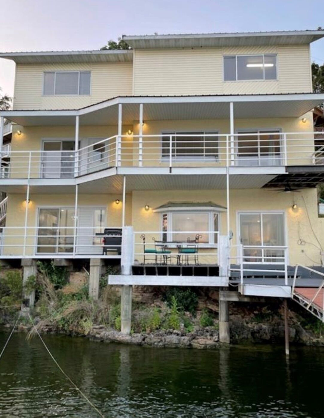 Newly Remodeled, Pet Friendly, Heart of the State Park, Fisherman’s Paradise!