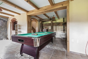 Game room - House Of Nature With Sauna And Tents, Planina pri Sevnici, Slovenia (Planina pri Sevnici)