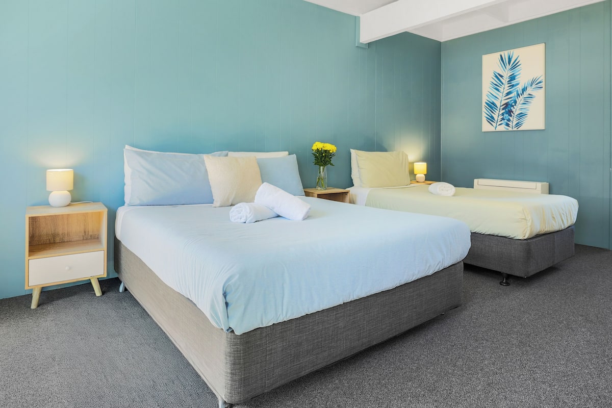 Classic Triple Room | Individually furnished, desk, laptop workspace, blackout curtains