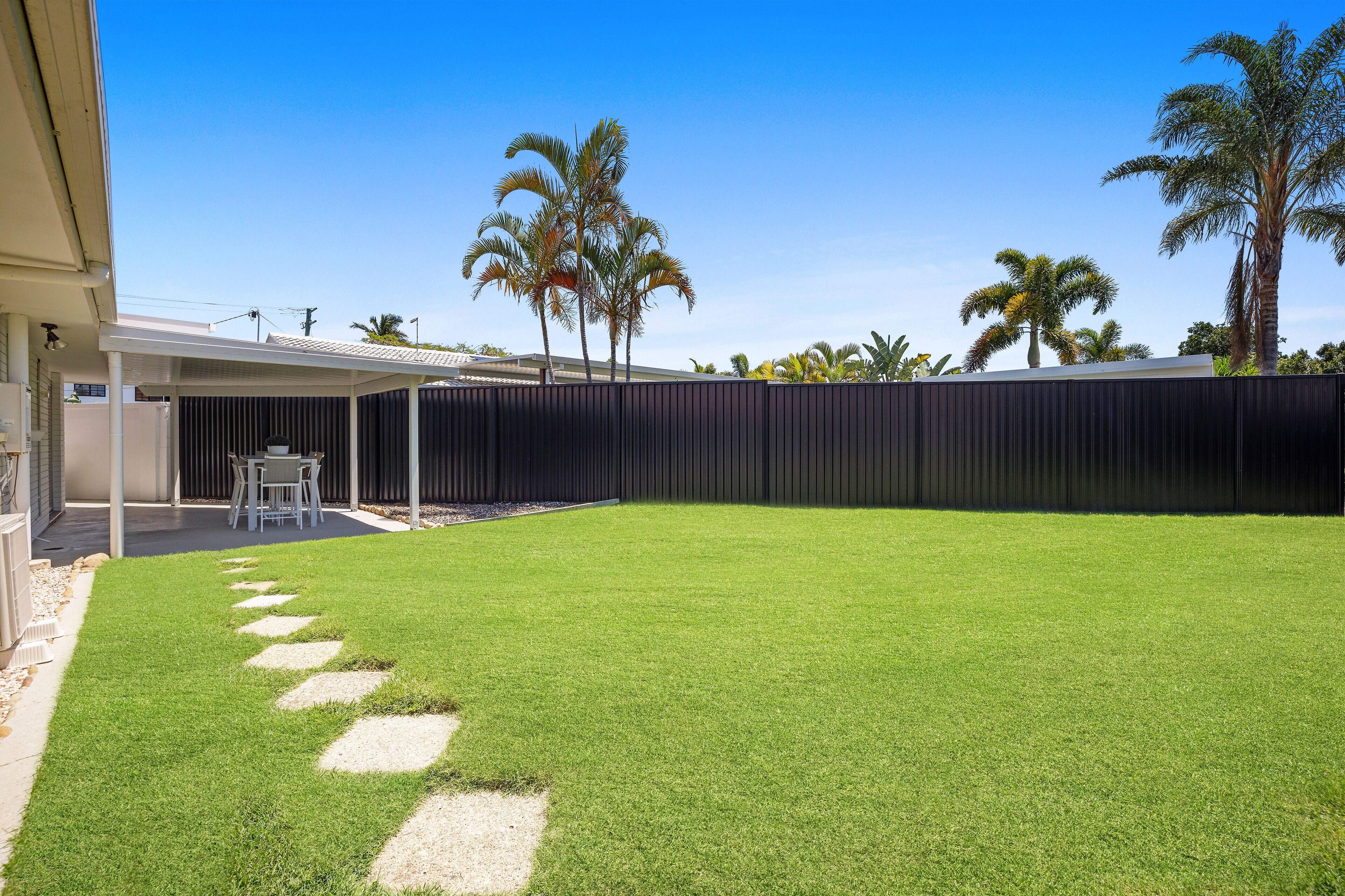 Pet Friendly! Broadbeach House With Pool Near Beach! — image 13