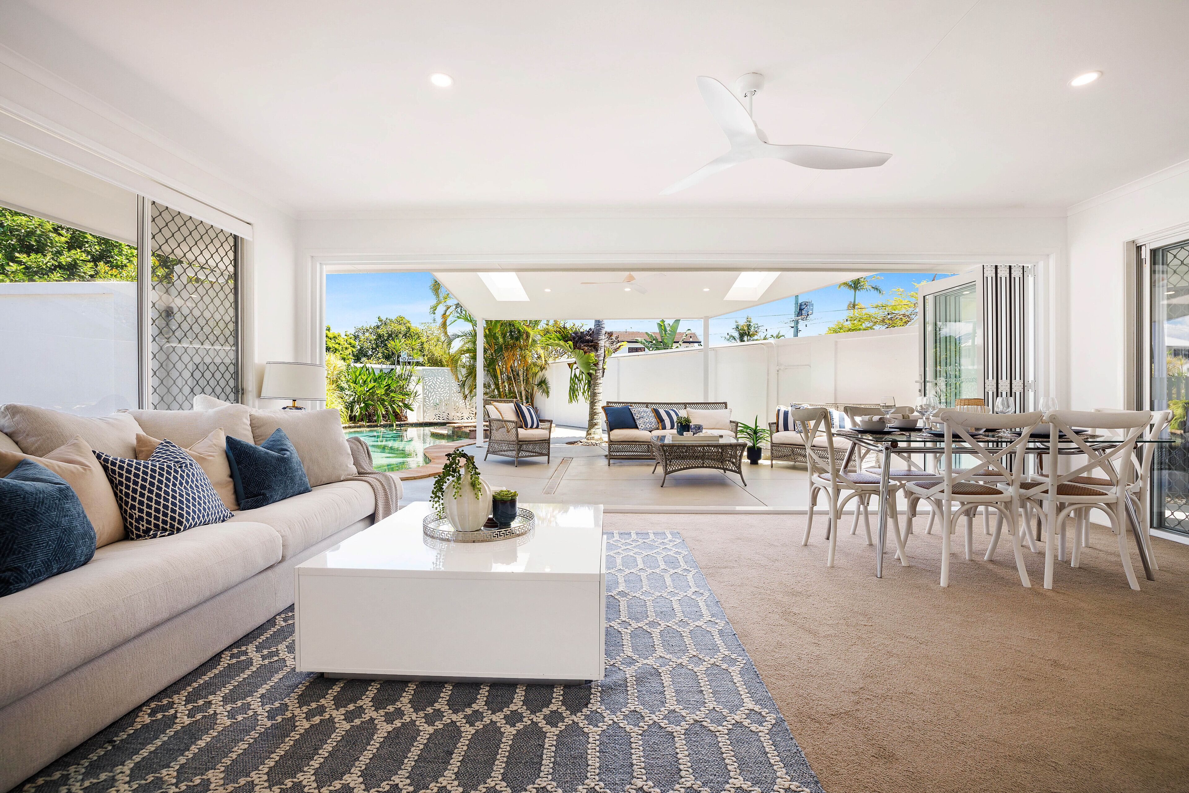 Pet Friendly! Broadbeach House With Pool Near Beach! — image 6