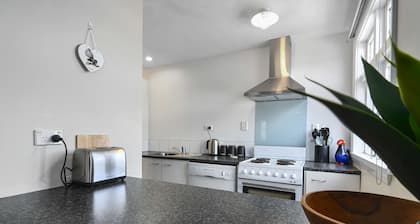 Bliss on Barratt - Blenheim Holiday Home