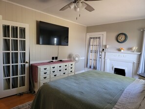 2 bedrooms, WiFi - Cozy Fayetteville Home - King Bed - Sleeps 5 - Near Downtown (Fayetteville)