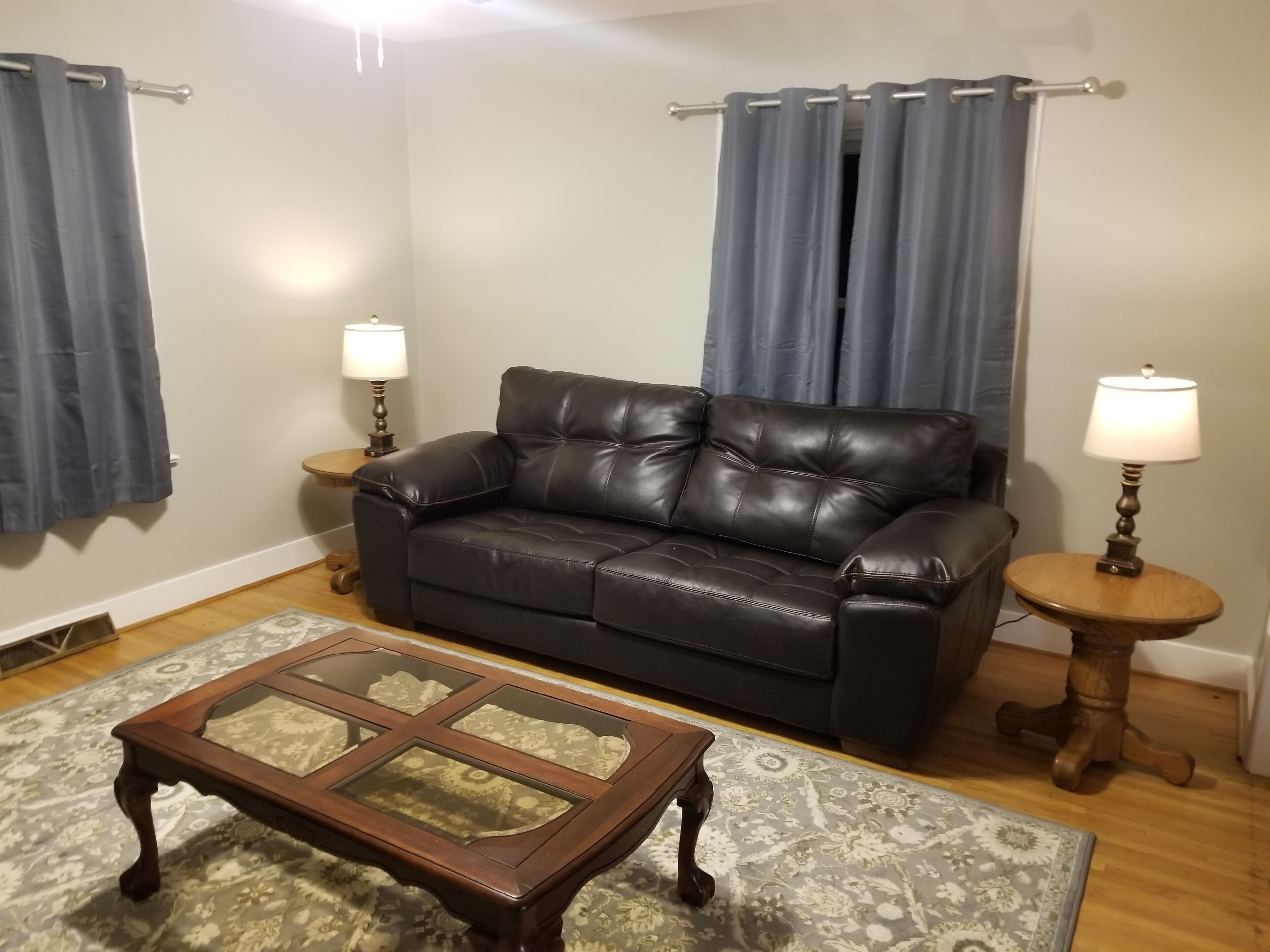 Een smart-tv en boeken