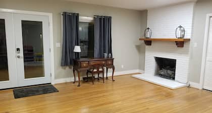 Clean and spacious house in downtown Fayetteville