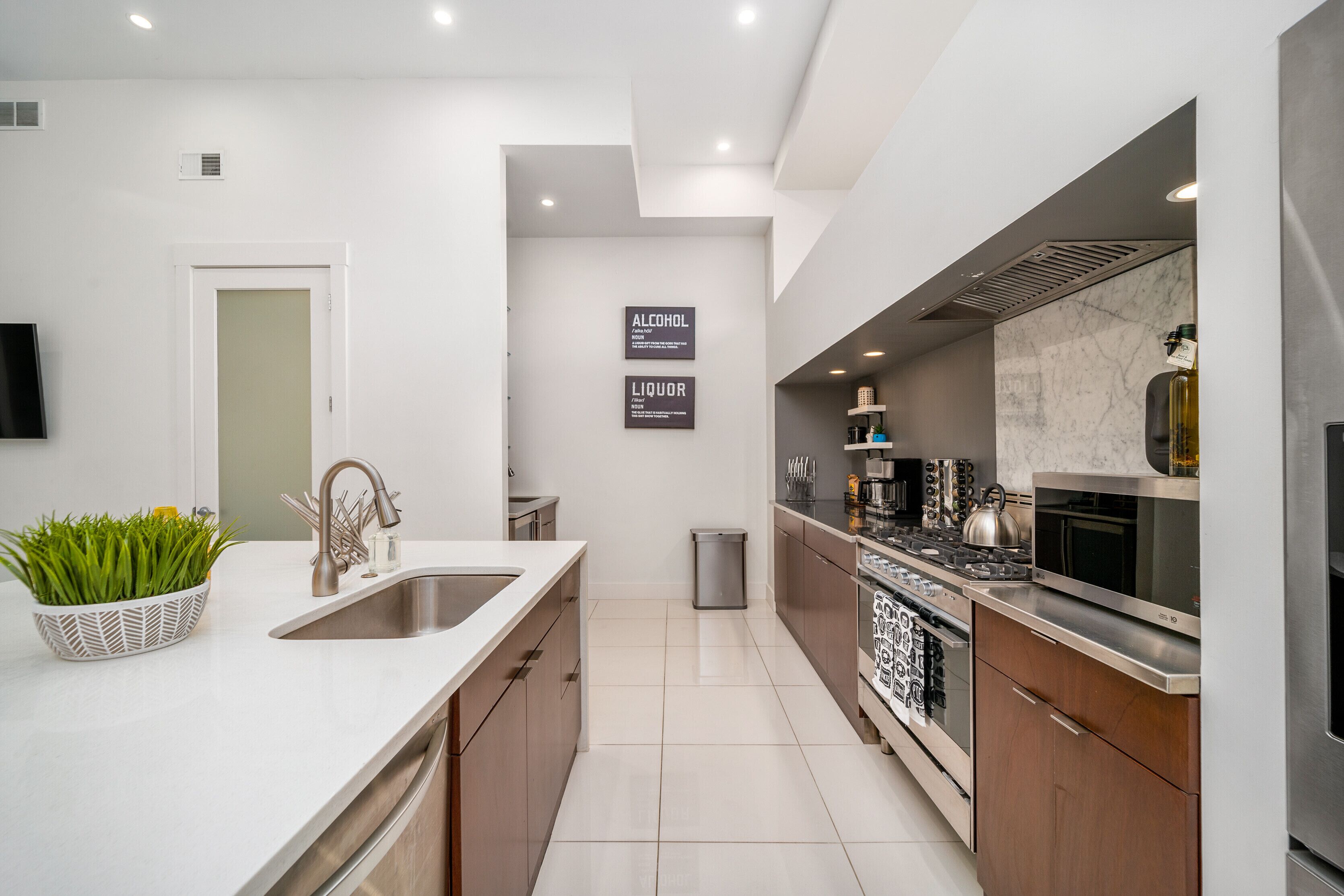 The Glassy House, Chic, Modern, 40ft Atrium, In South Side Pittsburgh