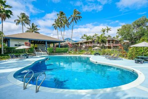 Pool - Stunning renovated condo with partial ocean view, onsite pool - walk to beach (Princeville)