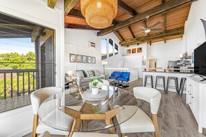 TV - Stunning renovated condo with partial ocean view, onsite pool - walk to beach (Princeville)