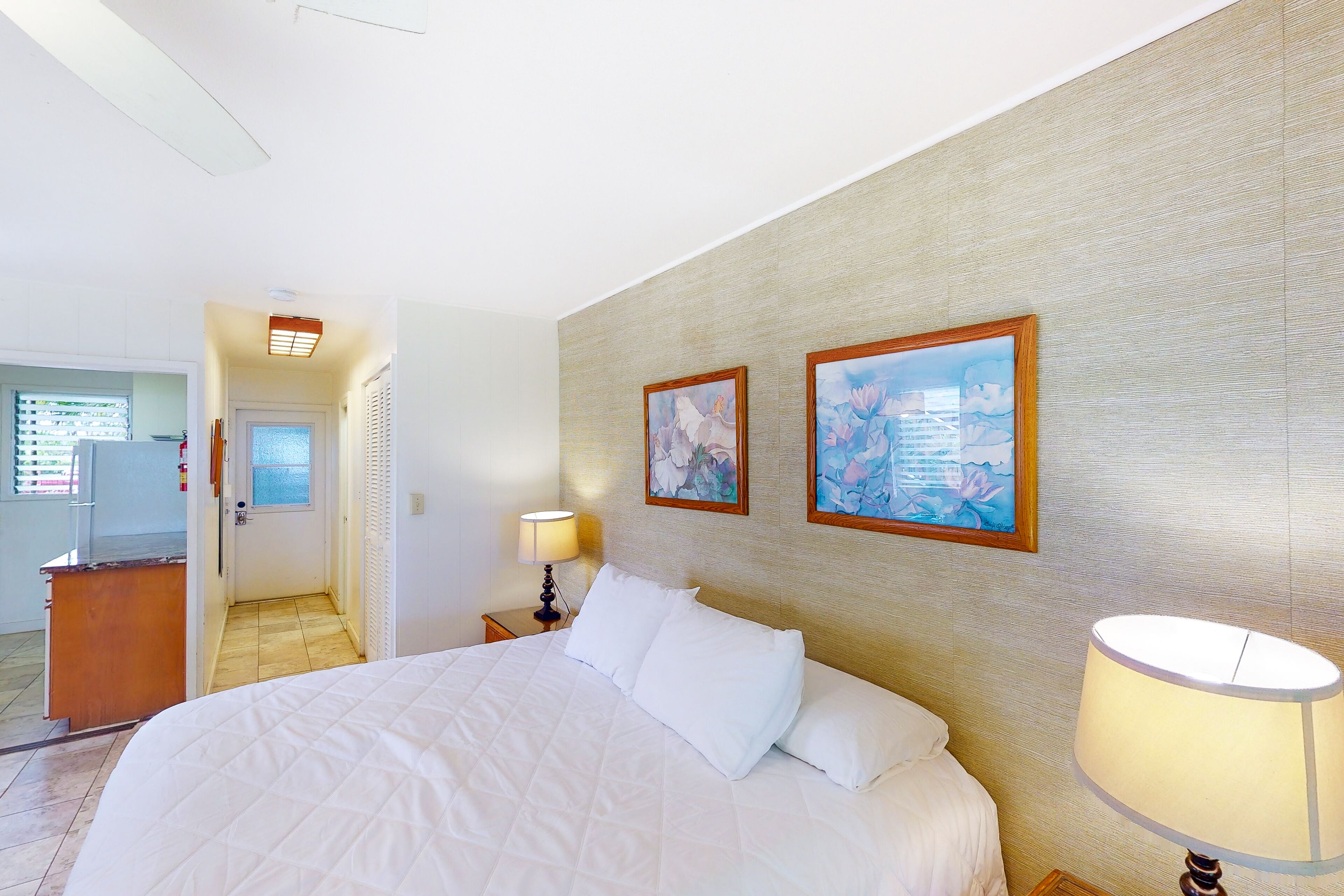 Studio in beachfront property with lanai, outdoor pool & BBQ area