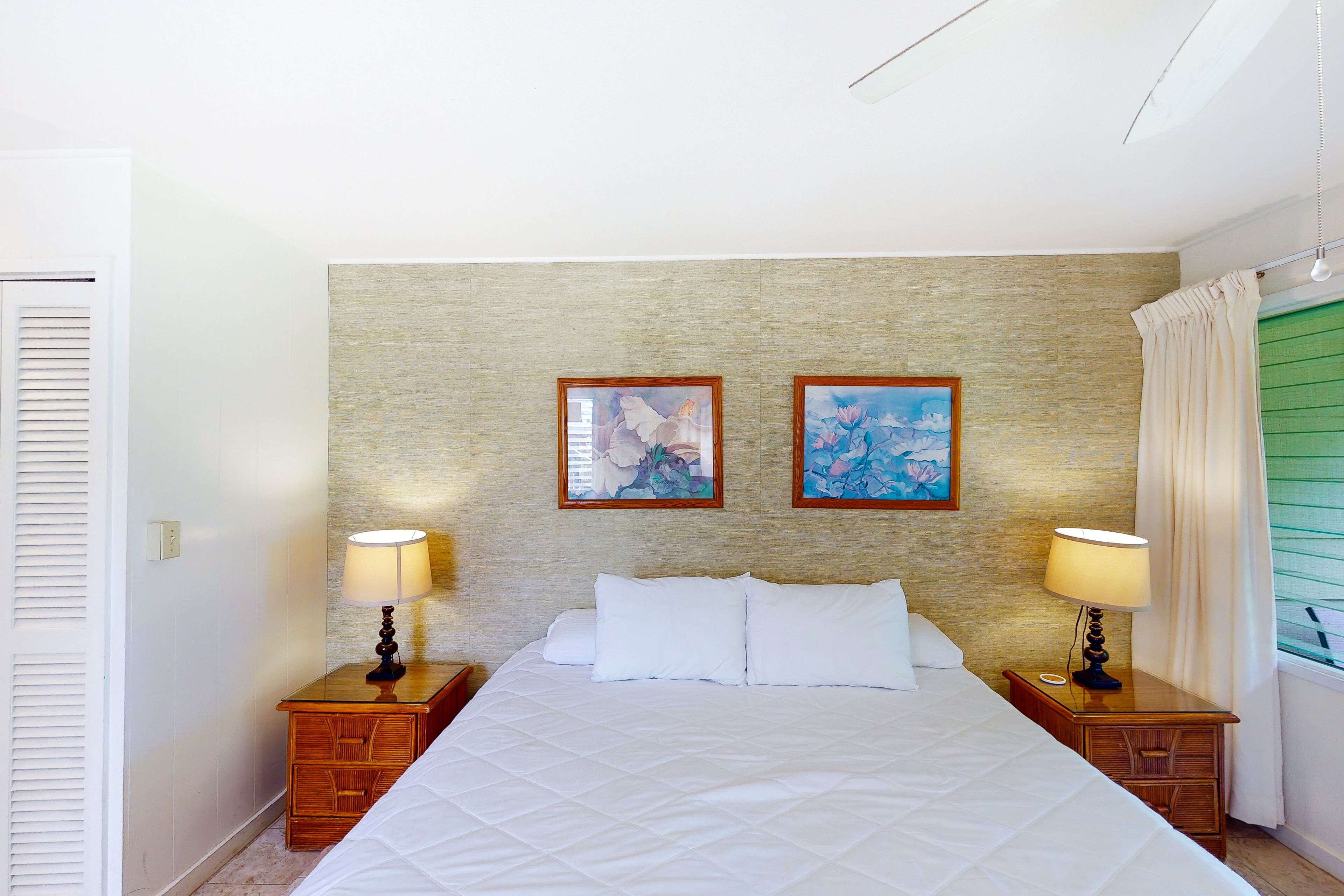 Studio in beachfront property with lanai, outdoor pool & BBQ area