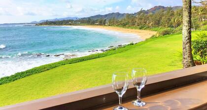Oceanfront home w/views of the Coconut Coast, shared pool, private W/D, balcony