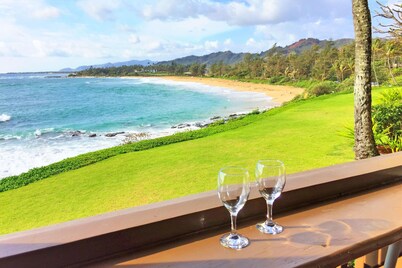 Oceanfront home w/views of the Coconut Coast, shared pool, private W/D, balcony