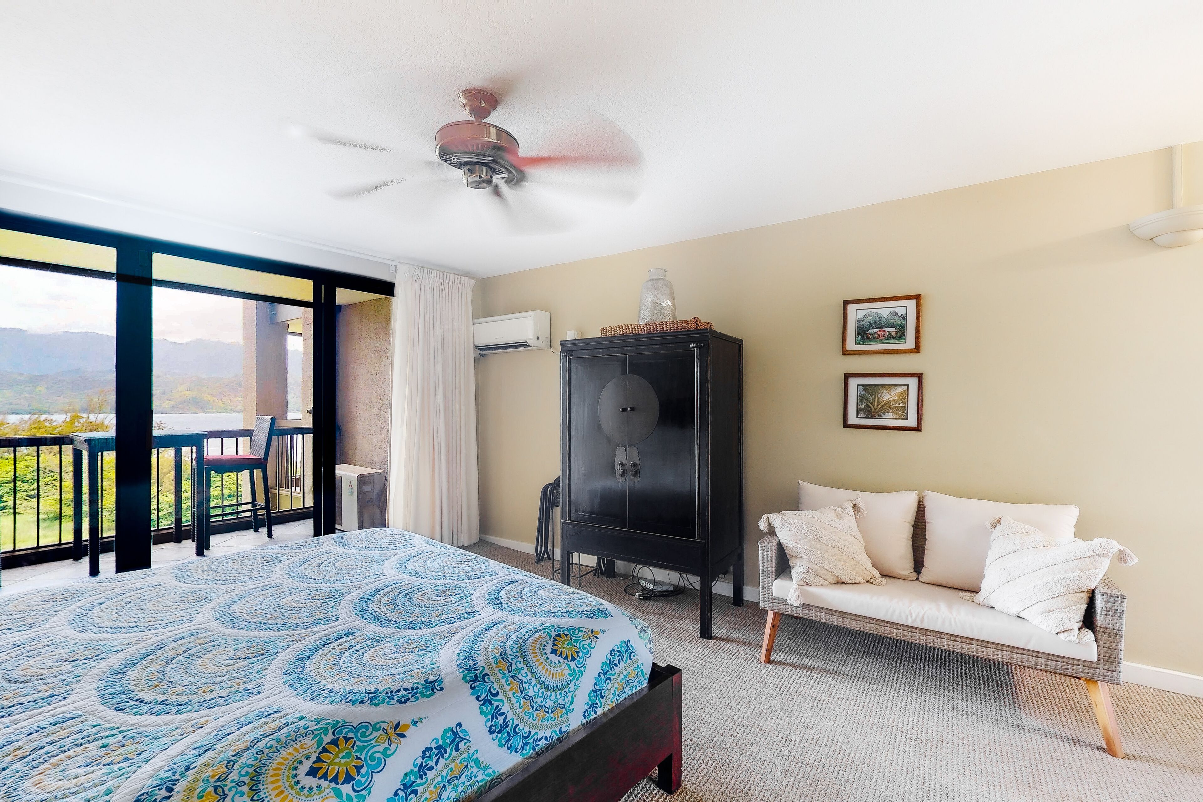 Hotel room with view of Hanalei Bay, lanai, outdoor pool, hot tub & grills