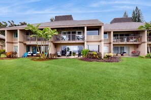 Exterior - Ground floor oceanfront condo w/private lanai, outdoor pool, hot tub, great view (Princeville)