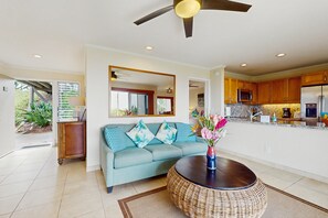 TV, DVD player - Ground floor oceanfront condo w/private lanai, outdoor pool, hot tub, great view (Princeville)